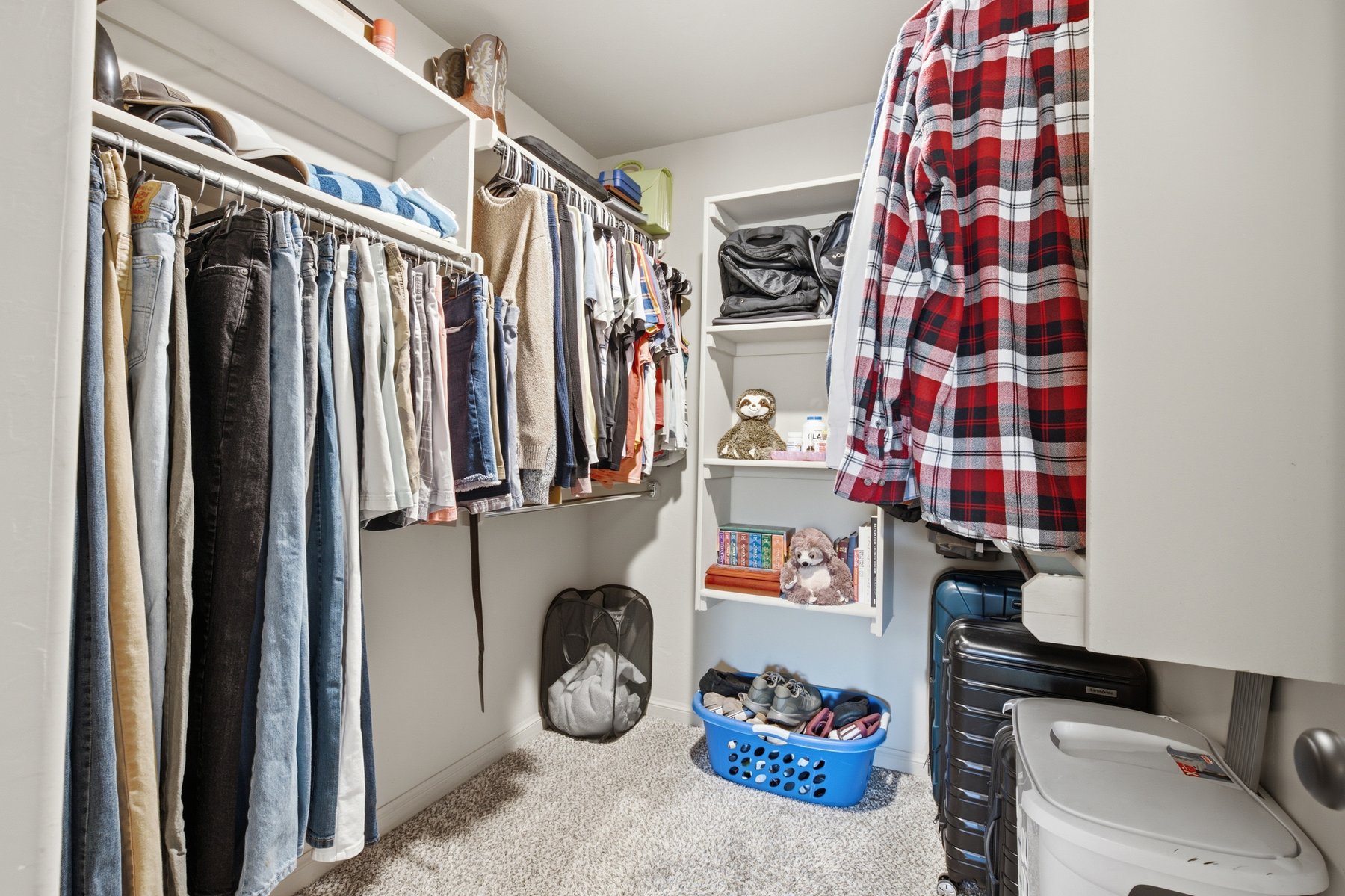 Cluttered room before virtual decluttering